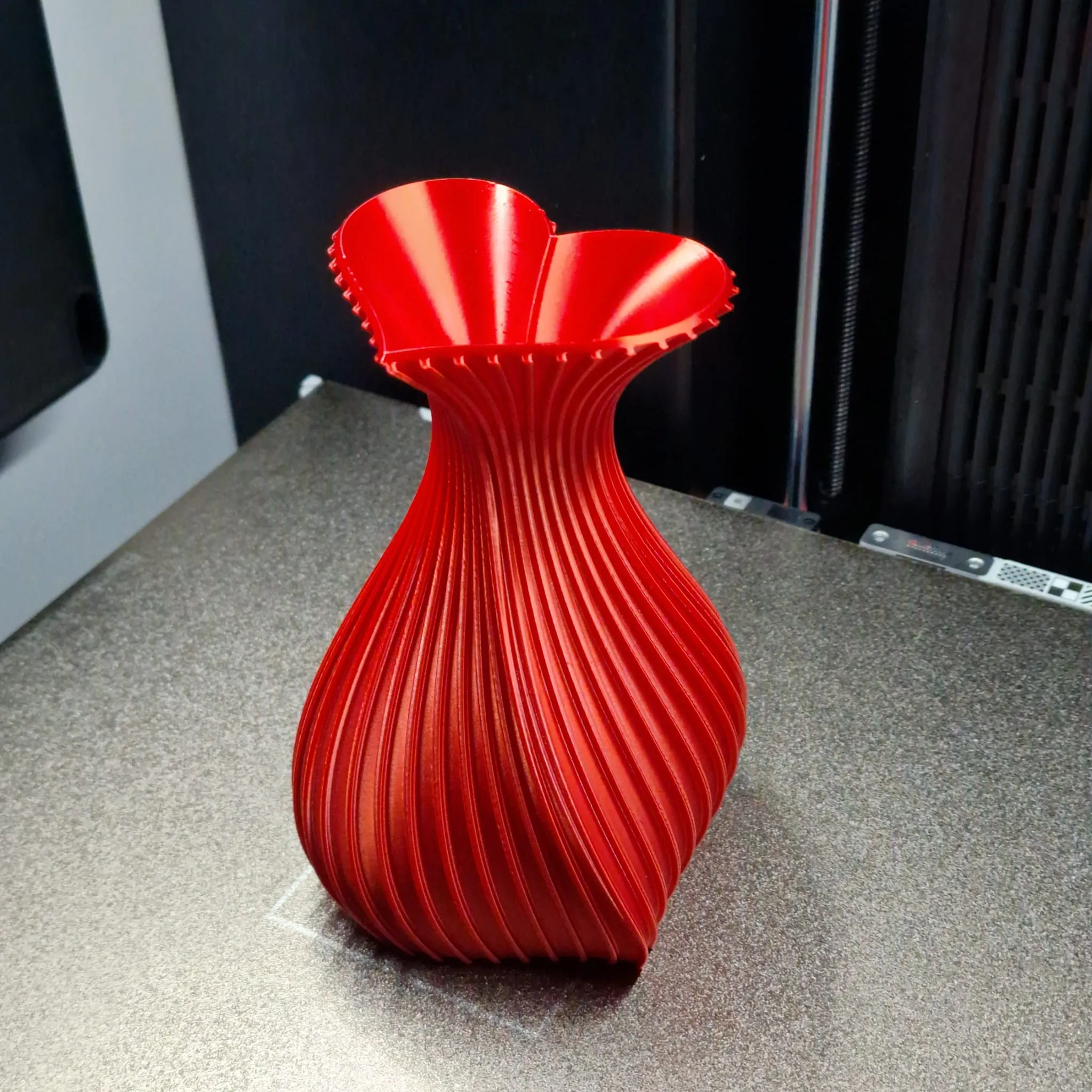 Vaso Decorativo Coração Espiral Impresso em 3D Centro de Mesa — peça impressa em 3D por Maker 3dfabX