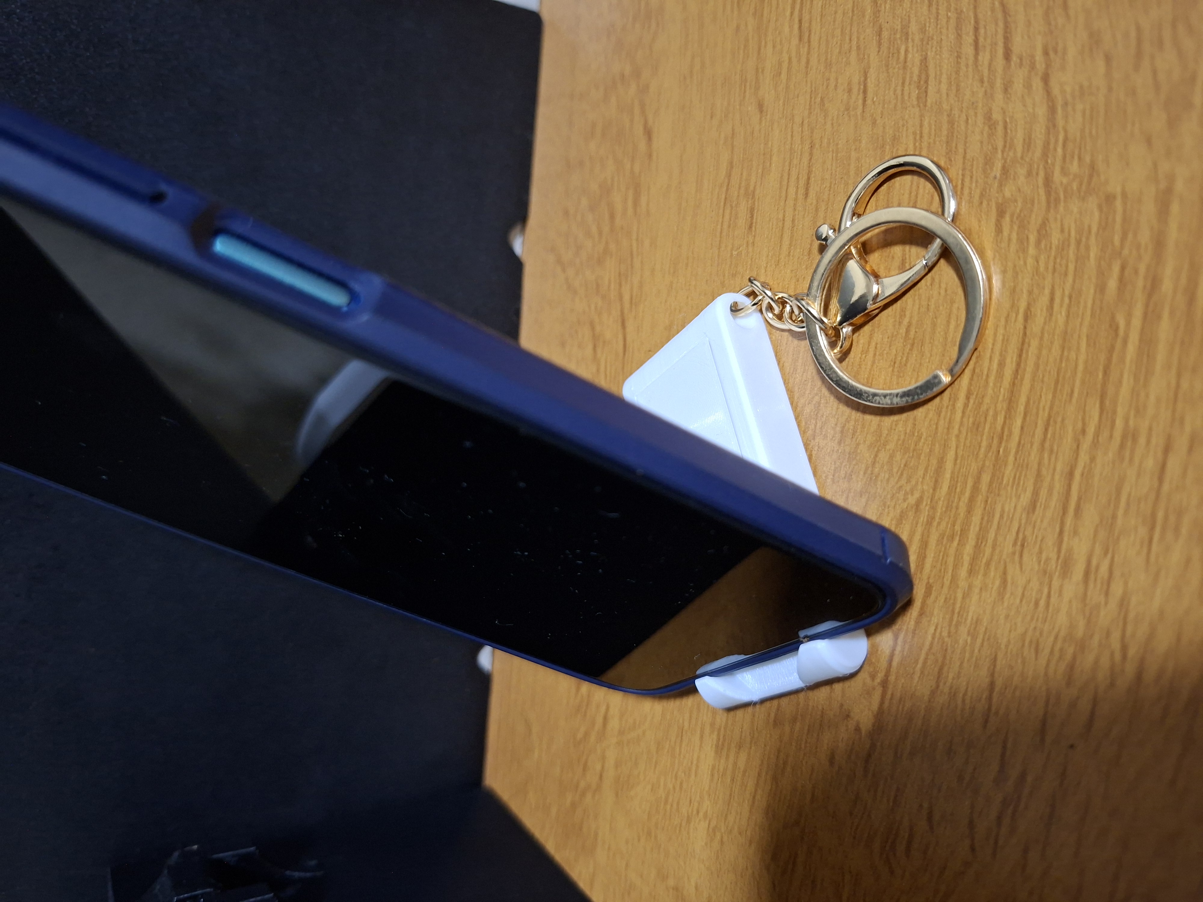 CHAVEIRO SUPORTE DE CELULAR + ABRIDOR DE LATA — peça impressa em 3D por Maker 3dfabX